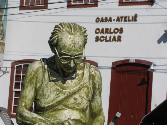 Estátua Carlos Scliar